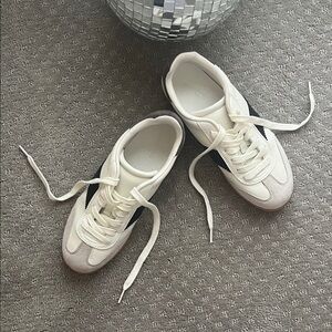 Universal Thread White and Black Sneakers